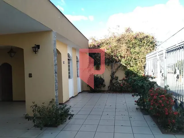 Casa 4 quartos e 3 banheiros, à venda, no bairro Novo Glória em Belo Horizonte