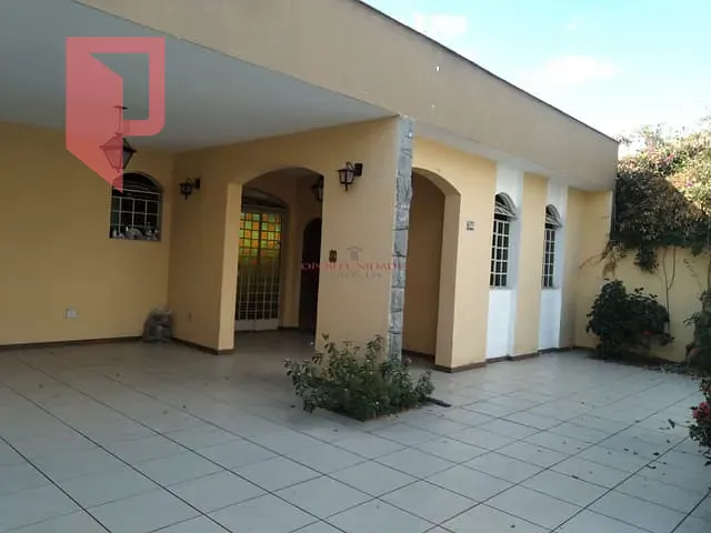 Casa 4 quartos e 3 banheiros, à venda, no bairro Novo Glória em Belo Horizonte