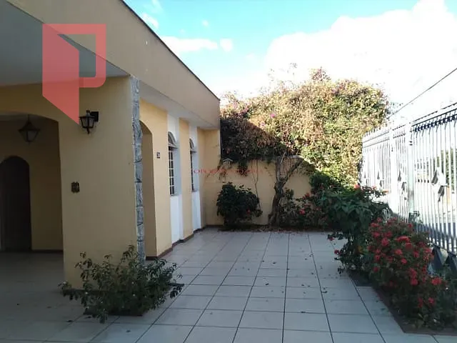 Casa 4 quartos e 3 banheiros, à venda, no bairro Novo Glória em Belo Horizonte