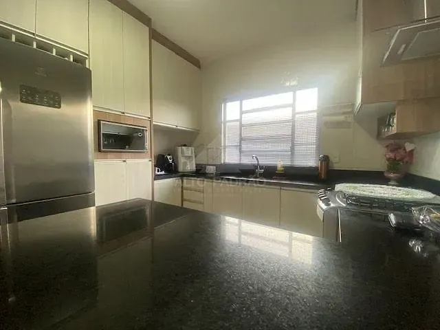 Casa com 250m² 3 quartos e 2 banheiros, à venda, no bairro Jardim Quarto Centenário em Mauá