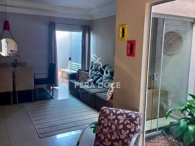 Casa 3 quartos e 3 banheiros, à venda, no bairro Residencial Presidente Tancredo Neves em Uberaba