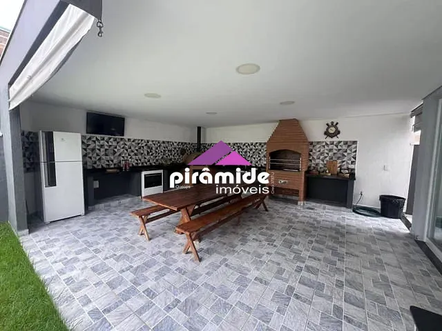 Casa 4 quartos e 5 banheiros, à venda, no bairro Caçapava em Caçapava