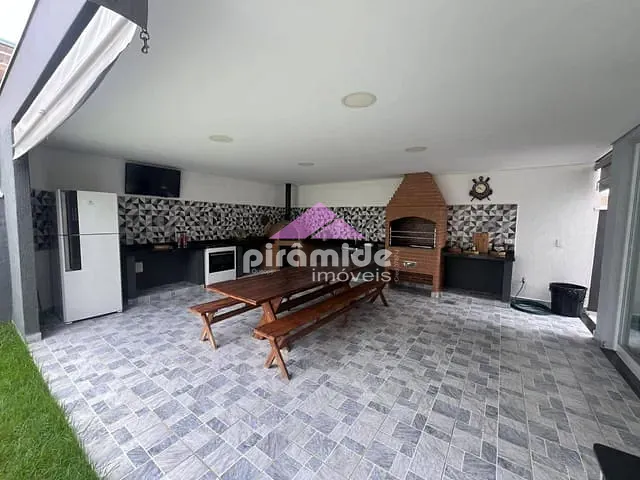 Casa 4 quartos e 5 banheiros, à venda, no bairro Caçapava em Caçapava