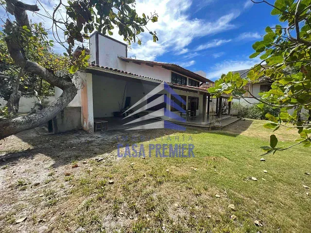 Casa 4 quartos e 3 banheiros, à venda, no bairro Olivença em Ilhéus