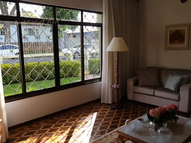 Casa com 440m² 3 quartos e 2 banheiros, à venda, no bairro São Francisco em Curitiba