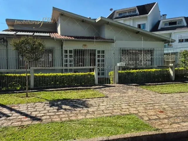 Casa com 440m² 3 quartos e 2 banheiros, à venda, no bairro São Francisco em Curitiba