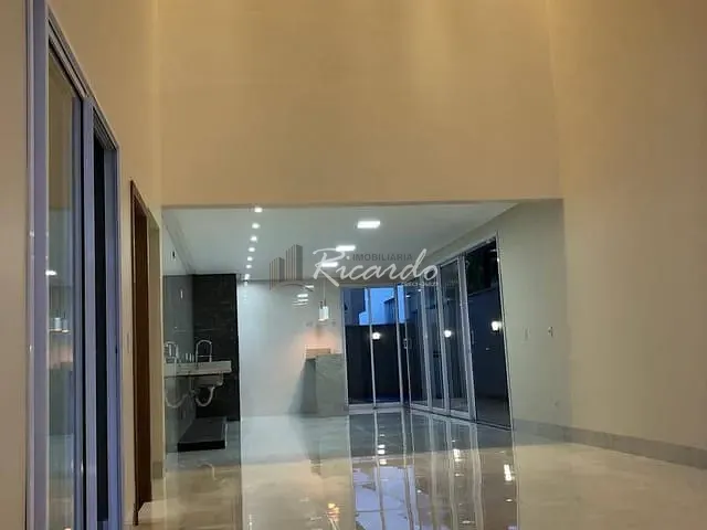 Casa com 377m², à venda, no bairro Jardins Lisboa em Goiânia