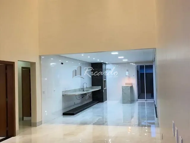 Casa com 377m², à venda, no bairro Jardins Lisboa em Goiânia