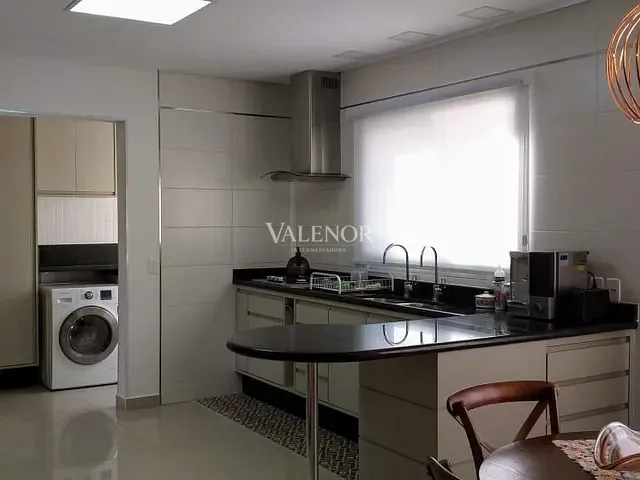 Casa com 360m² 3 quartos e 5 banheiros, à venda, no bairro Engordadouro em Jundiaí