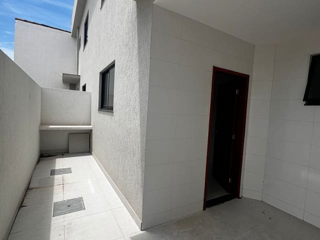 Casa 3 quartos e 1 banheiro, à venda, no bairro Ouro Verde em Rio das Ostras