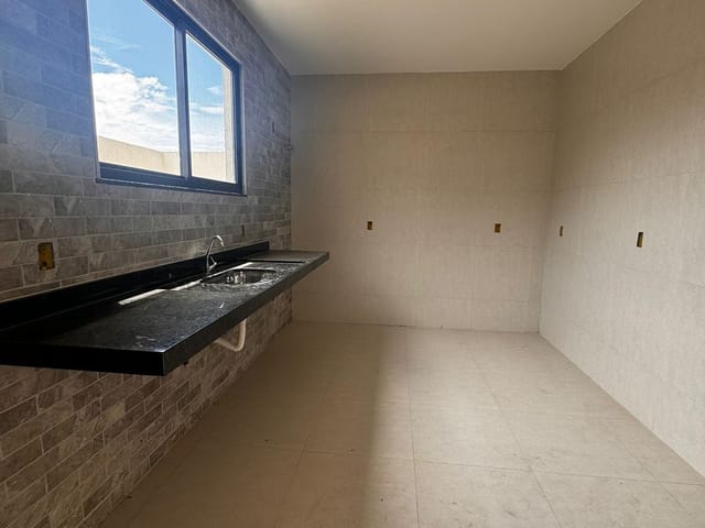 Casa 3 quartos e 1 banheiro, à venda, no bairro Ouro Verde em Rio das Ostras