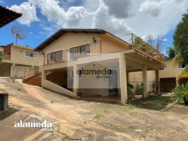 Casa com 1500m², à venda, no bairro CENTRO em Jacarezinho