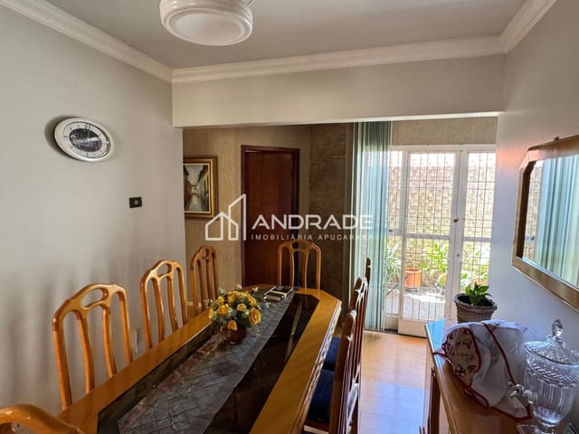 Casa com 363m² 3 quartos e 2 banheiros, à venda, no bairro Loteamento Santa Candida em Apucarana