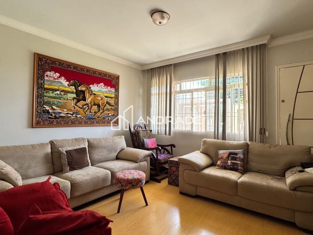 Casa com 363m² 3 quartos e 2 banheiros, à venda, no bairro Loteamento Santa Candida em Apucarana