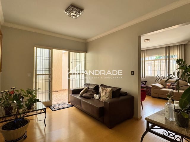 Casa com 363m² 3 quartos e 2 banheiros, à venda, no bairro Loteamento Santa Candida em Apucarana