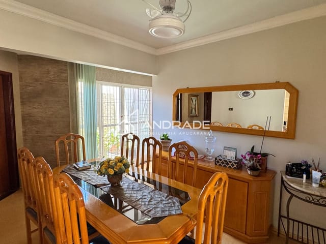 Casa com 363m² 3 quartos e 2 banheiros, à venda, no bairro Loteamento Santa Candida em Apucarana