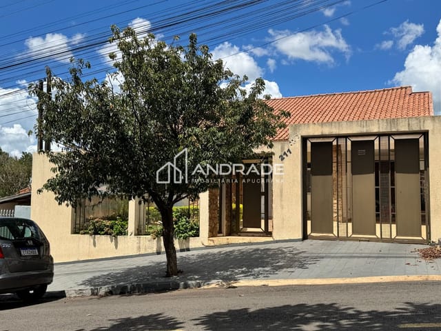 Casa com 363m² 3 quartos e 2 banheiros, à venda, no bairro Loteamento Santa Candida em Apucarana