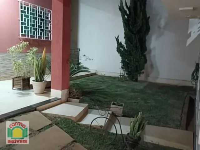 Casa com 300m² 3 quartos e 3 banheiros, à venda, no bairro Parque Brasília 2ª Etapa em Anápolis