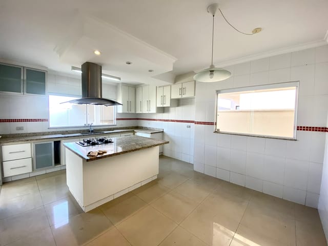 Casa com 305m² 4 quartos e 5 banheiros, à venda, no bairro Glebas Califórnia em Piracicaba