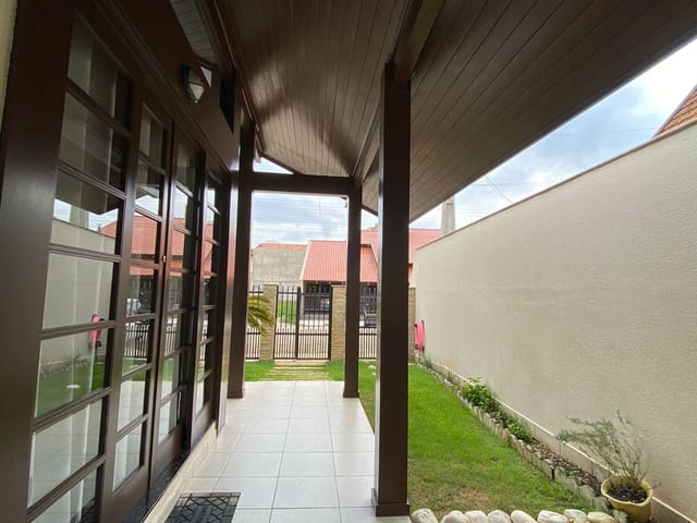 Casa com 330m² 4 quartos e 3 banheiros, à venda, no bairro Centro em Balneário Piçarras