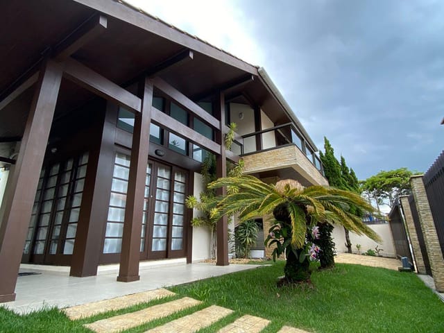 Casa com 330m² 4 quartos e 3 banheiros, à venda, no bairro Centro em Balneário Piçarras