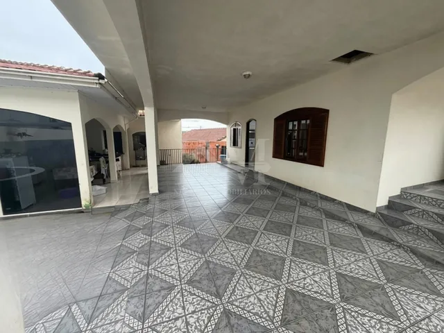 Casa 4 quartos e 4 banheiros, à venda, no bairro Jardim Santa Cecília em Jaguariaíva