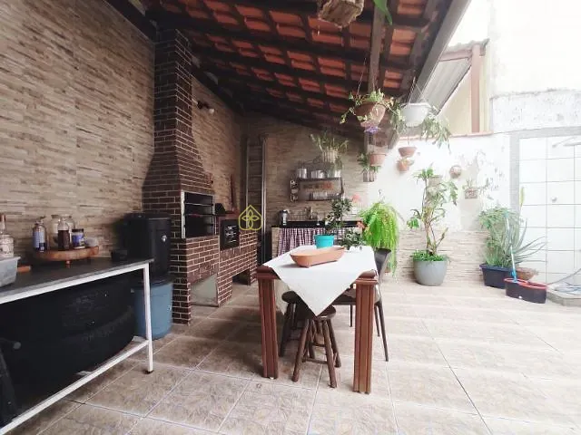 Casa com 180m² 3 quartos e 2 banheiros, à venda, no bairro Barreira Cravo em Volta Redonda