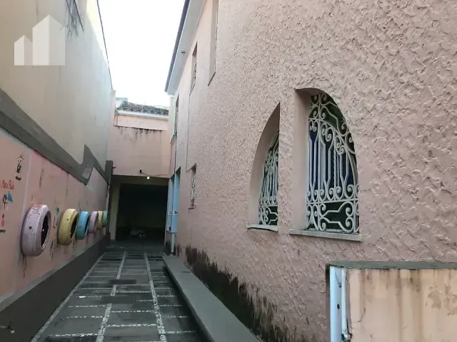 Casa com 600m² 12 quartos e 4 banheiros, à venda ou para alugar, no bairro Centro em Nova Iguaçu