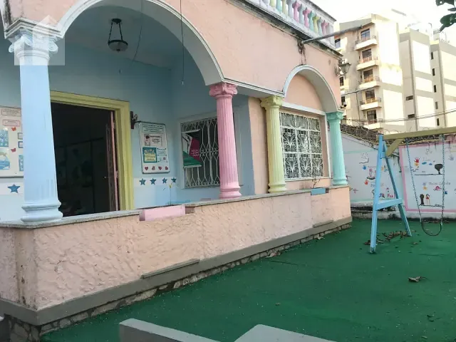 Casa com 600m² 12 quartos e 4 banheiros, à venda ou para alugar, no bairro Centro em Nova Iguaçu