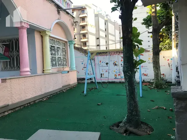 Casa com 600m² 12 quartos e 4 banheiros, à venda ou para alugar, no bairro Centro em Nova Iguaçu