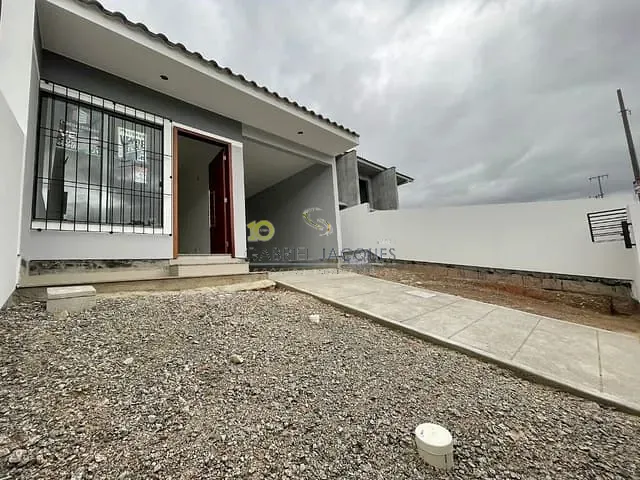 Casa com 180m² 3 quartos e 2 banheiros, à venda, no bairro Colônia Santana em São José