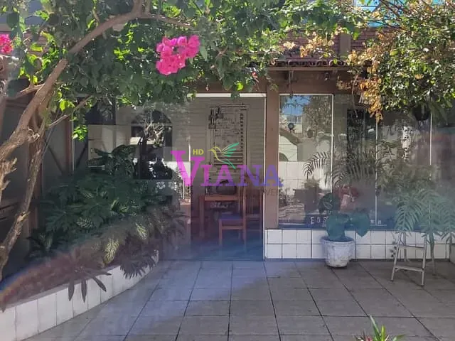 Casa com 300m² 5 quartos e 3 banheiros, à venda, no bairro centro em Marataízes