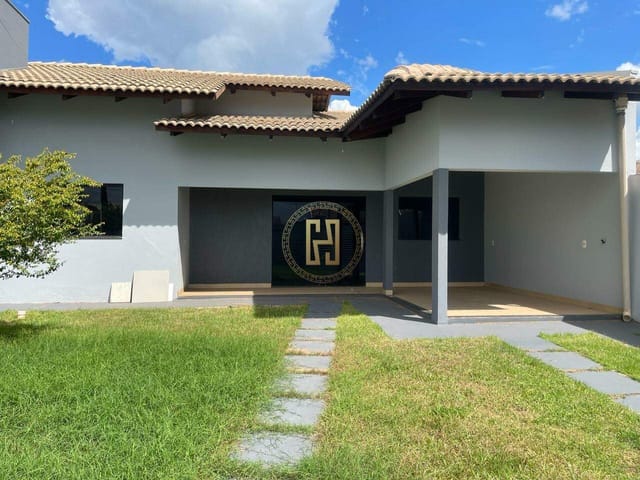 Casa com 275m² 3 quartos e 2 banheiros, à venda, no bairro Loteamento Lírios do Campo em Nova Mutum