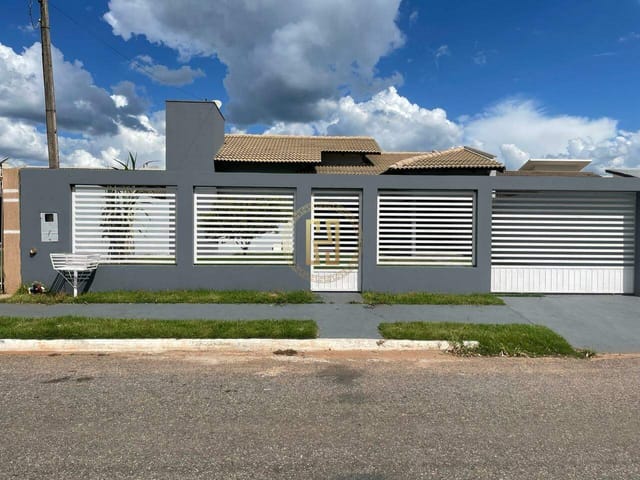 Casa com 275m² 3 quartos e 2 banheiros, à venda, no bairro Loteamento Lírios do Campo em Nova Mutum