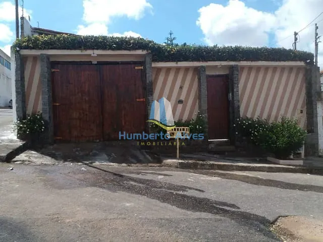 Casa com 250m² 3 quartos e 2 banheiros, à venda, no bairro Guarani em Vitória da Conquista