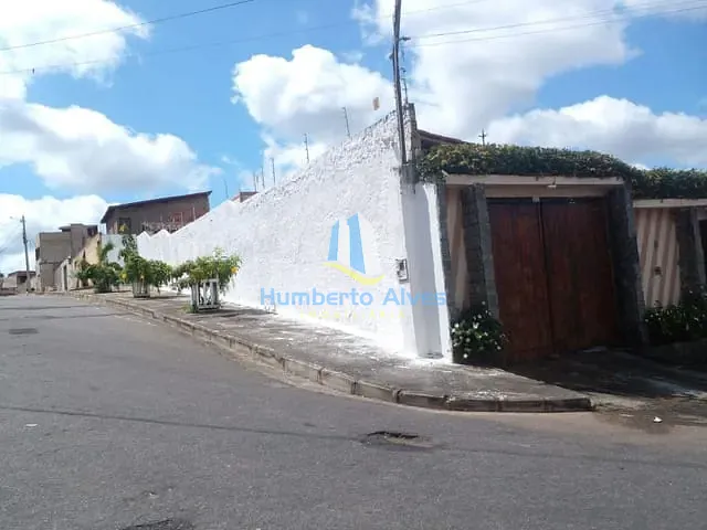 Casa com 250m² 3 quartos e 2 banheiros, à venda, no bairro Guarani em Vitória da Conquista