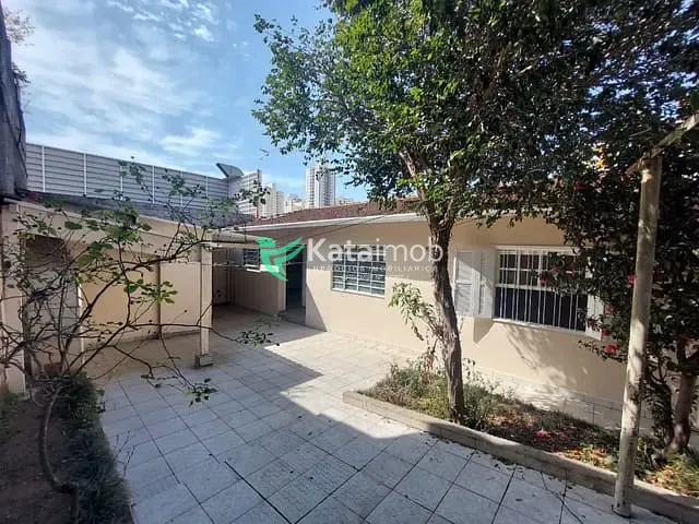 Casa 3 quartos e 2 banheiros, à venda ou para alugar, no bairro Saúde em São Paulo
