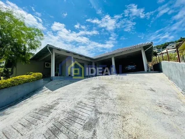 Casa 4 quartos e 4 banheiros, à venda, no bairro Parque de Exposições em Concórdia
