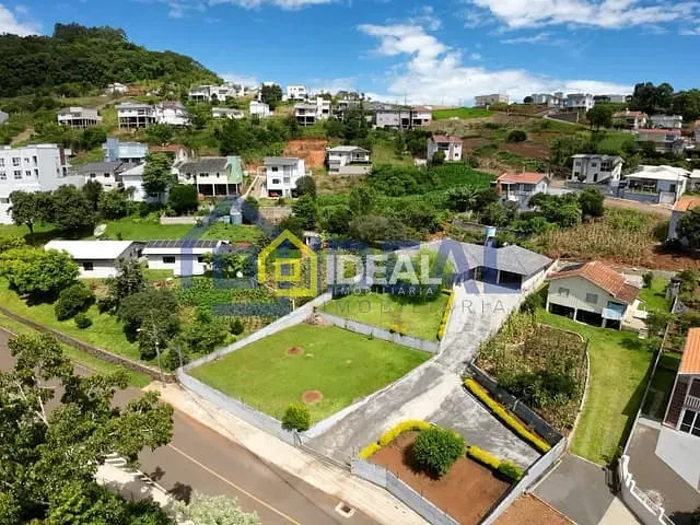 Casa 4 quartos e 4 banheiros, à venda, no bairro Parque de Exposições em Concórdia