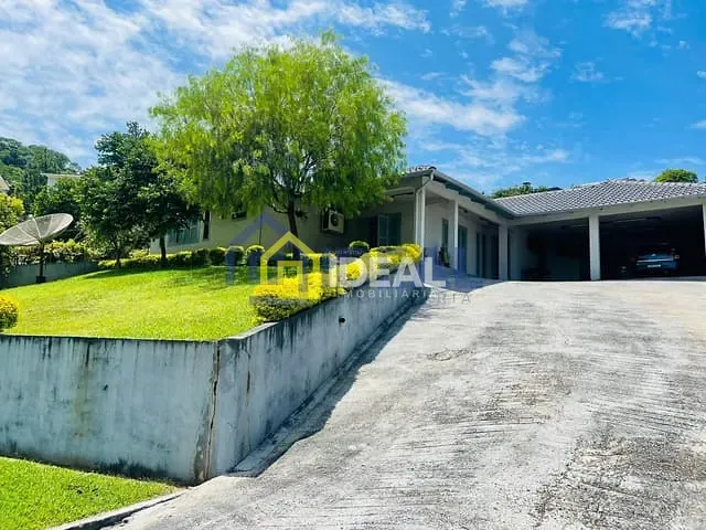 Casa 4 quartos e 4 banheiros, à venda, no bairro Parque de Exposições em Concórdia