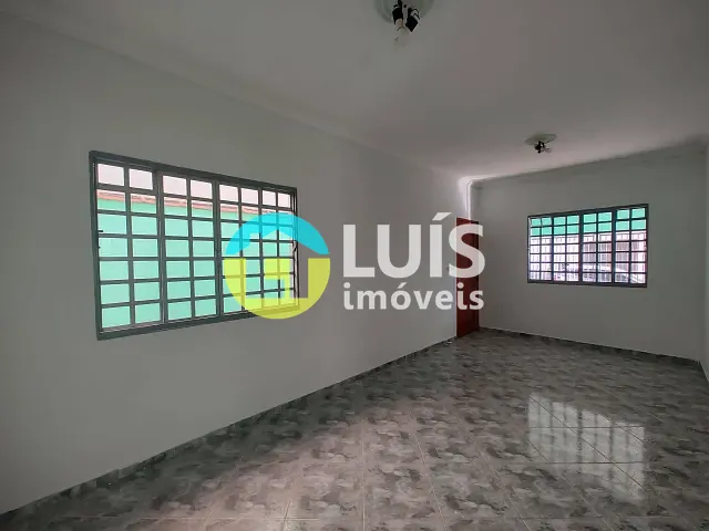 Casa 3 quartos e 2 banheiros, para alugar, no bairro Residencial JR em Guaranésia