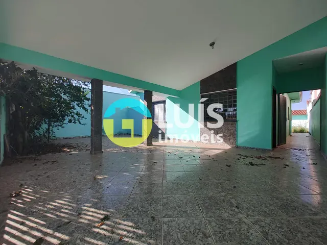 Casa 3 quartos e 2 banheiros, para alugar, no bairro Residencial JR em Guaranésia