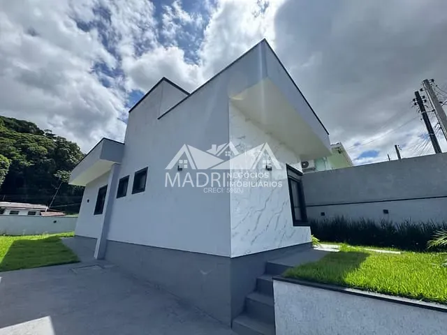 Casa com 200m² 3 quartos e 1 banheiro, à venda, no bairro Forquilhas em São José