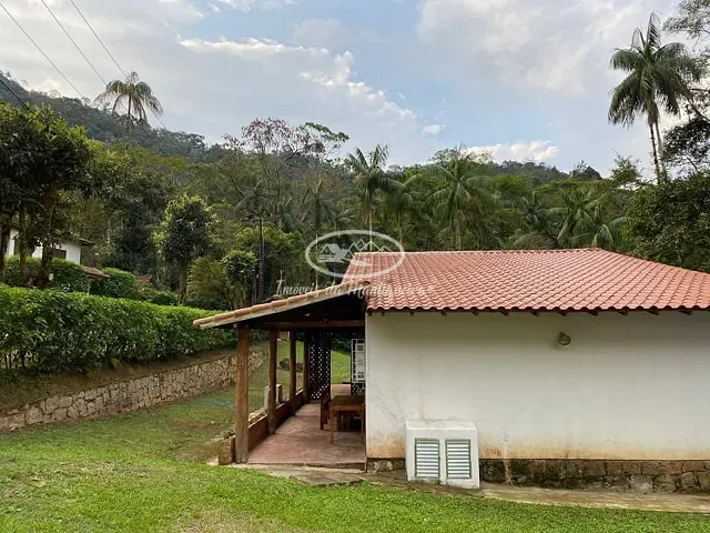 Casa com 710m² 3 quartos e 2 banheiros, à venda, no bairro Fazendinha (Penedo) em Itatiaia