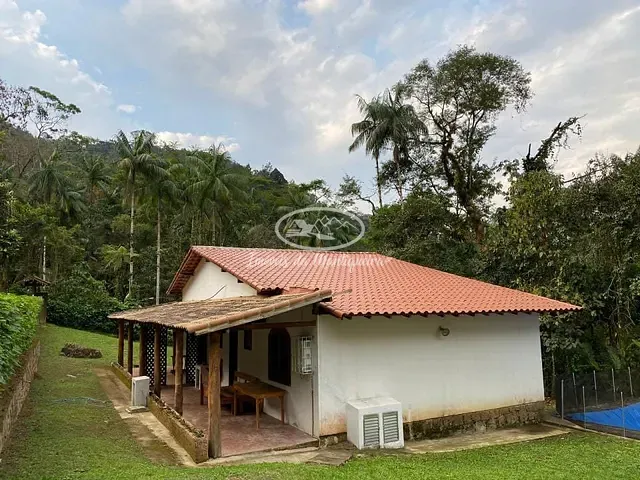 Casa com 710m² 3 quartos e 2 banheiros, à venda, no bairro Fazendinha (Penedo) em Itatiaia