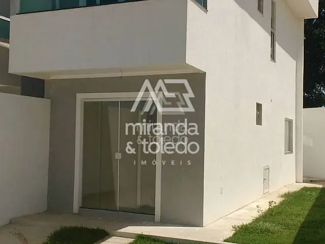 Casa com 160m² 2 quartos e 3 banheiros, à venda, no bairro Santa Mônica em Guarapari