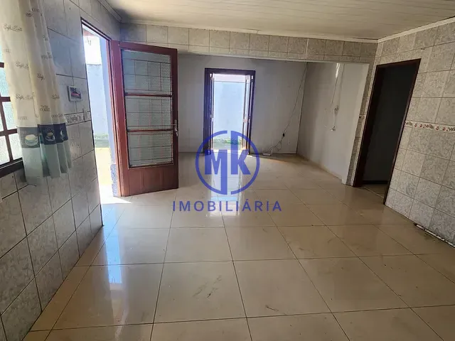 Casa 3 quartos e 2 banheiros, para alugar, no bairro Parque Granja Esperança em Cachoeirinha