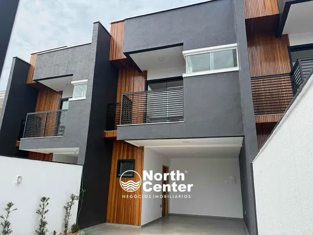 Casa com 137m² 3 quartos e 3 banheiros, à venda, no bairro CENTRO em Balneário Barra do Sul
