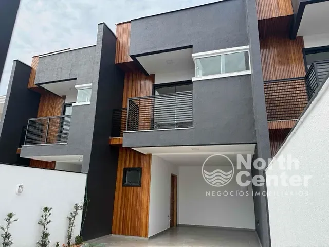 Casa com 137m² 3 quartos e 3 banheiros, à venda, no bairro CENTRO em Balneário Barra do Sul