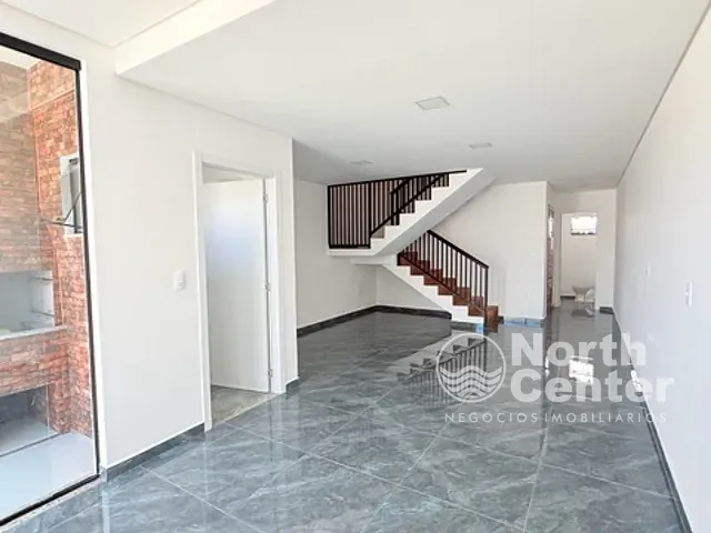 Casa com 137m² 3 quartos e 3 banheiros, à venda, no bairro CENTRO em Balneário Barra do Sul
